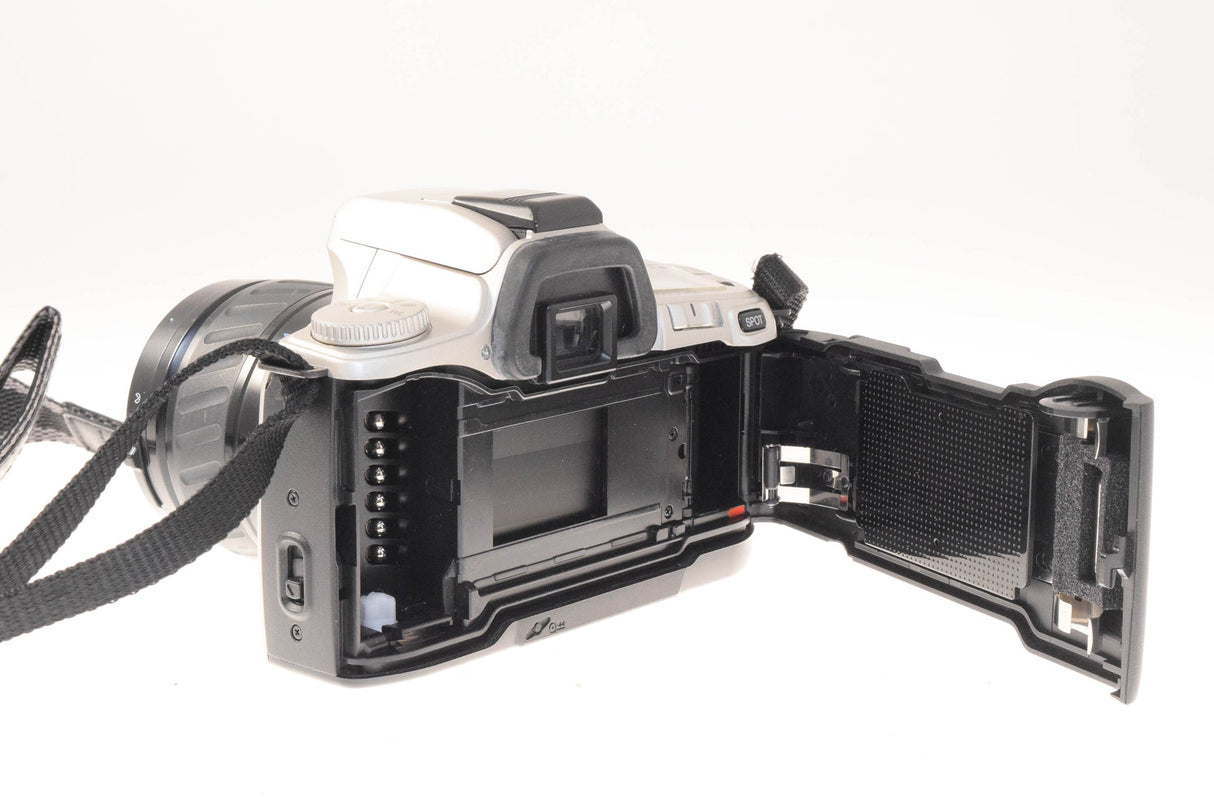 Minolta Dynax 404si + zoom 35-80mm f4-5.6 AF