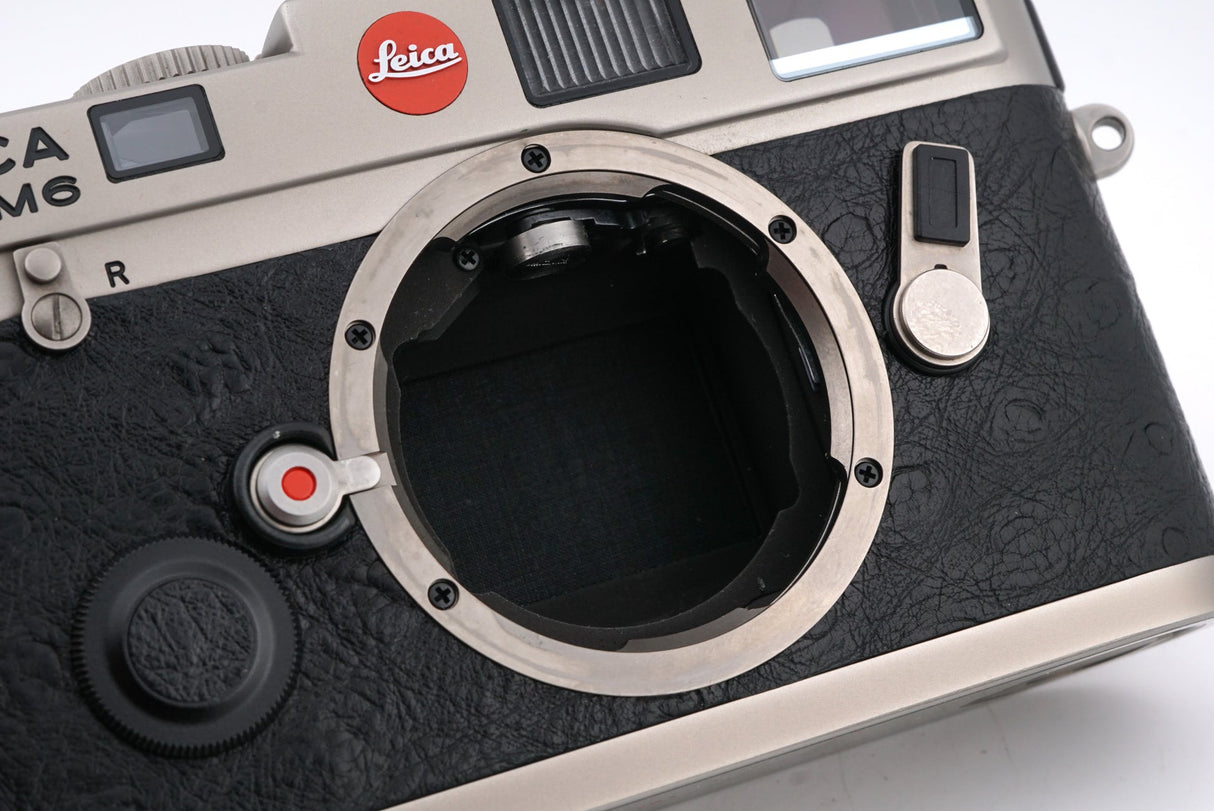 Leica M6 (Titanio, 10412) + 35mm f1.4 Summilux-M (Tipo II) (Titanio, 11860)