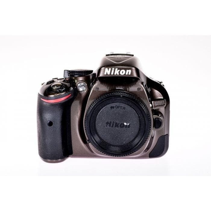 SLR D5200 - Marrone + Nikon AF-S NIkkor DX 18-55mm f/3.5-5.6 G VR II f/3.5-5.6
