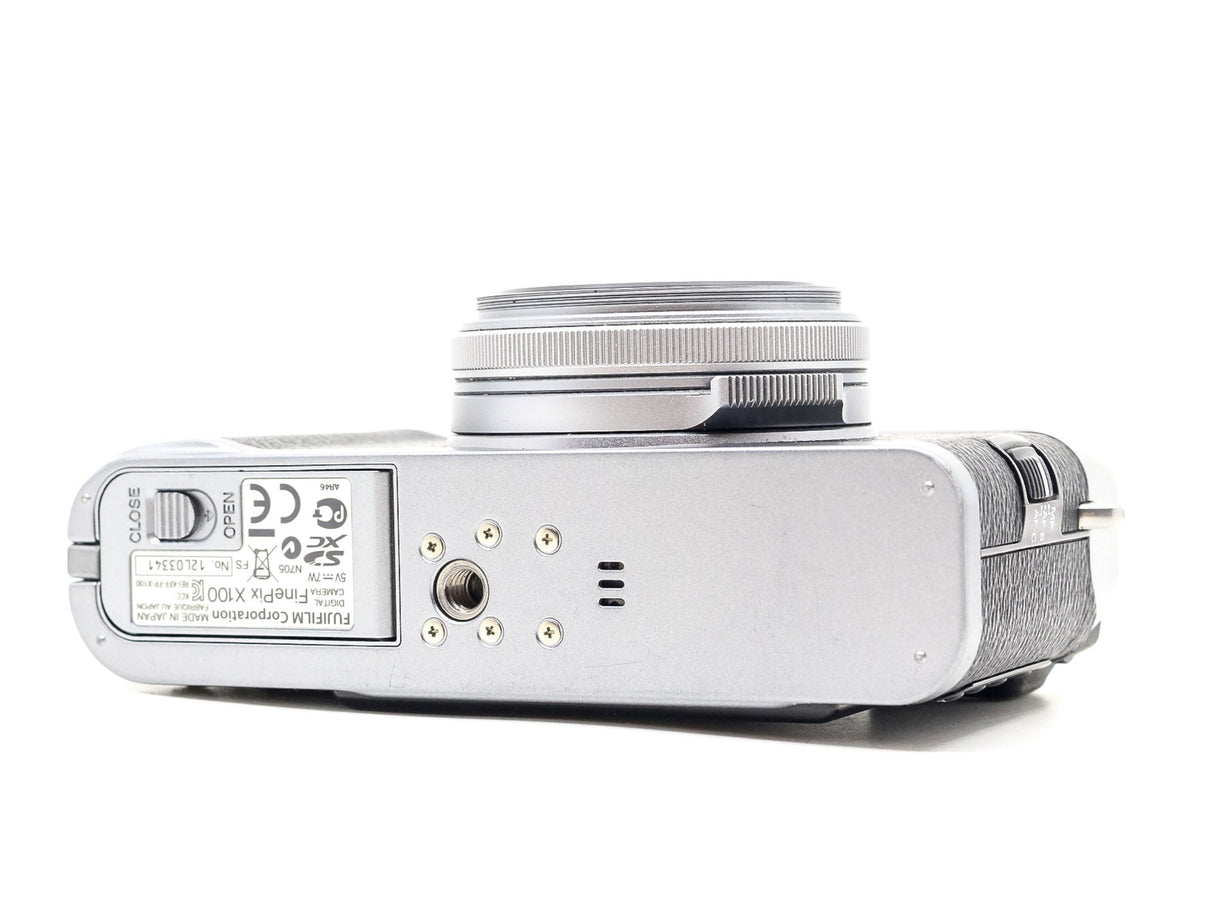 Fujifilm X100 - segunda mano - excelente estado - detalle 4 de 4 - SKU 3794769 - Camera Market