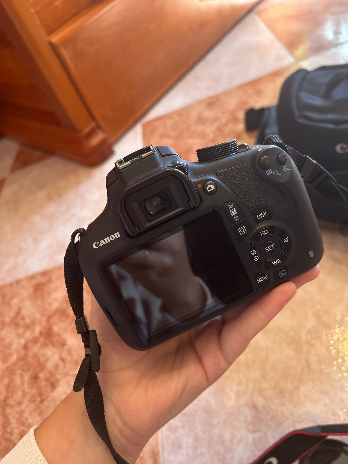 CanonCanon EOS 1200Dd0782707-f437-4555-98e7-547ffddaaa12