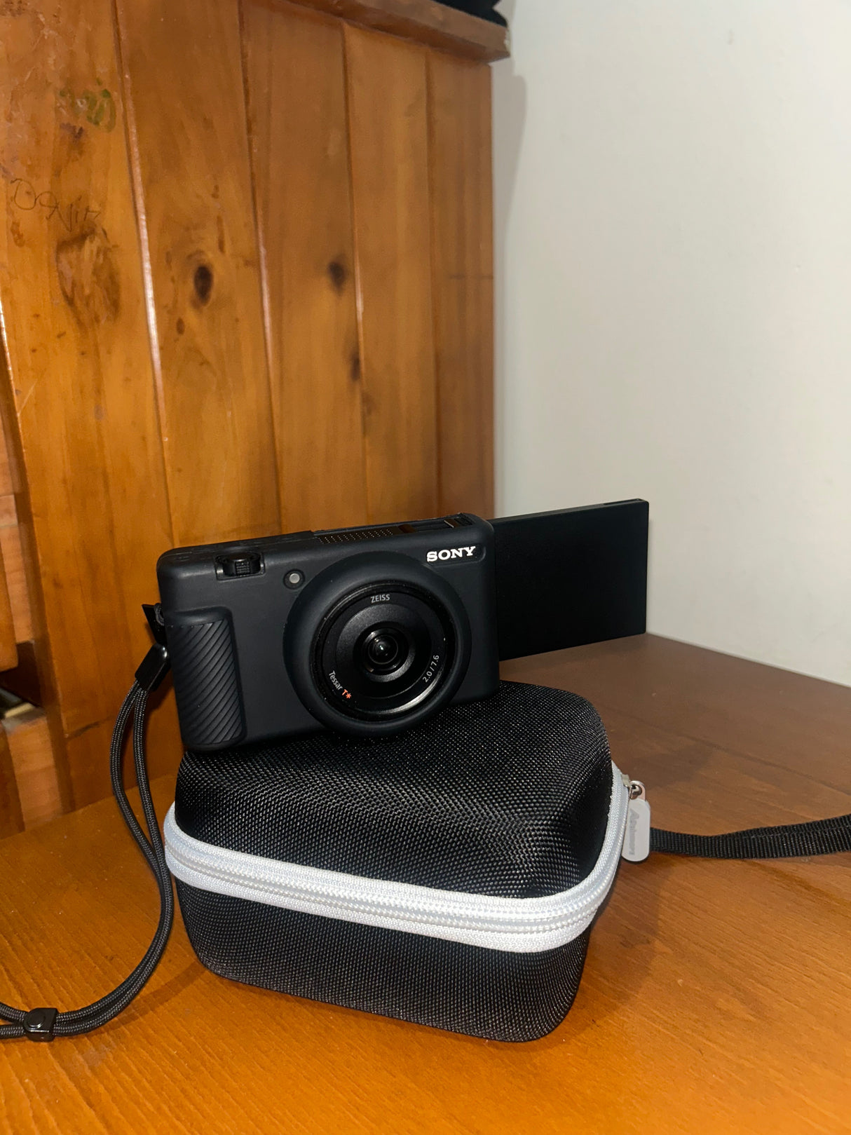 SonyZv 1f11561575-c26d-4c00-9a16-5117ffd18d2e