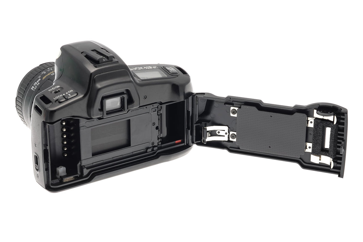 Minolta Dynax 300si + 24-70mm f3.5-5.6 AF asferico