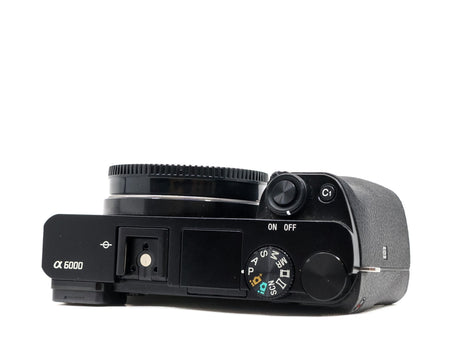 Sony Alpha A6000 - segunda mano - excelente estado - detalle 3 de 4 - SKU 3790417 - Camera Market