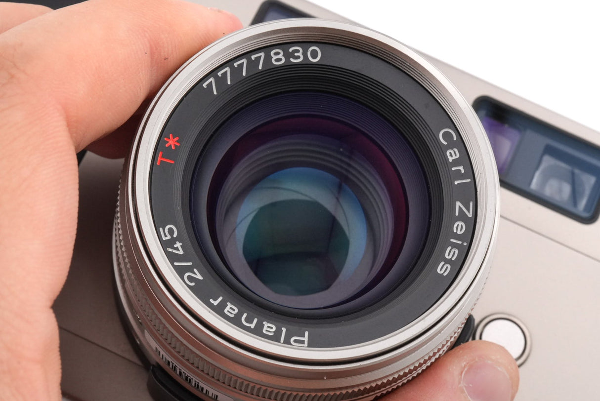 Contax G2 + 45mm f2 Planar T* 