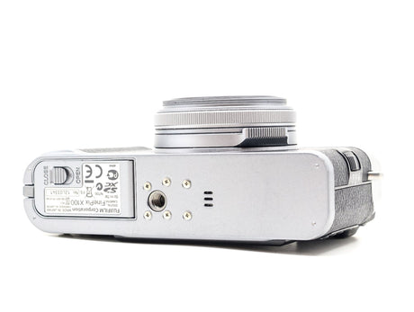 Fujifilm X100 - segunda mano - excelente estado - detalle 4 de 4 - SKU 3788273 - Camera Market