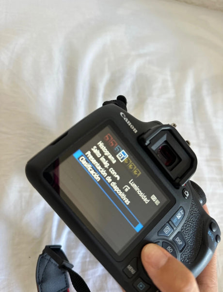 CANON EOS 2000DCANON EOS 2000Defe62f9c-7e50-48ef-9415-eab2fbe43c67