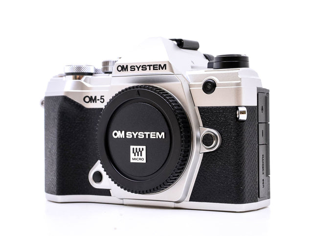 OM SYSTEM OM-5 - segunda mano - excelente estado - foto principal - SKU 3798218 - Camera Market
