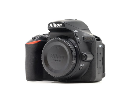 Nikon D5600 - En perfecto estado