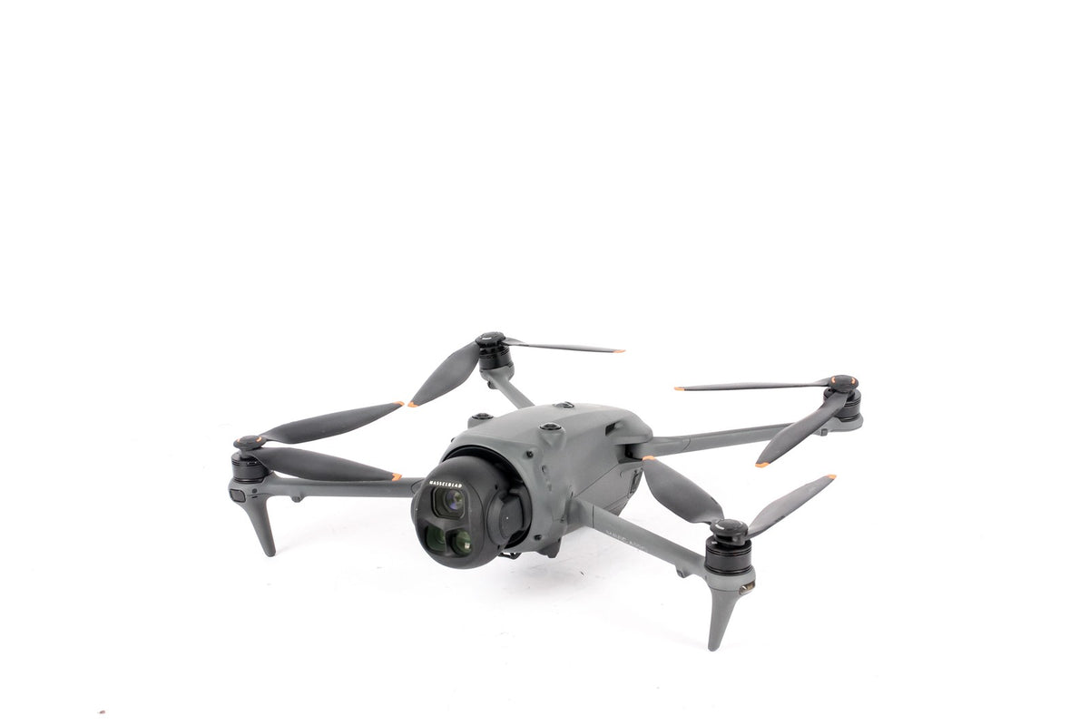 DJI Mavic 4 Pro Flymore Combo with RC 2 Controller · imagen principal
